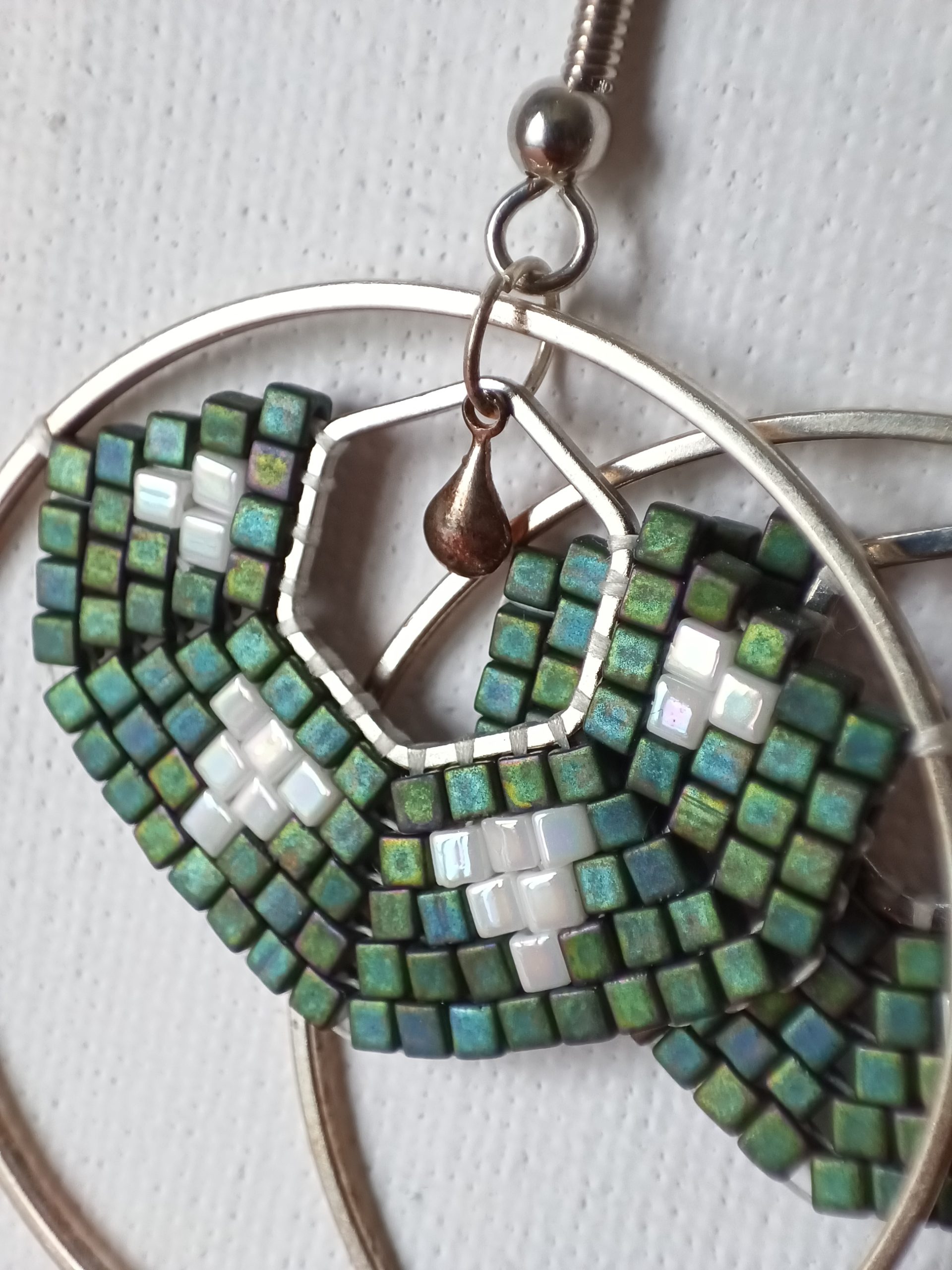 Boucles d’oreilles – Rond avec Hexagone Bleu vert métalisé – Image 2