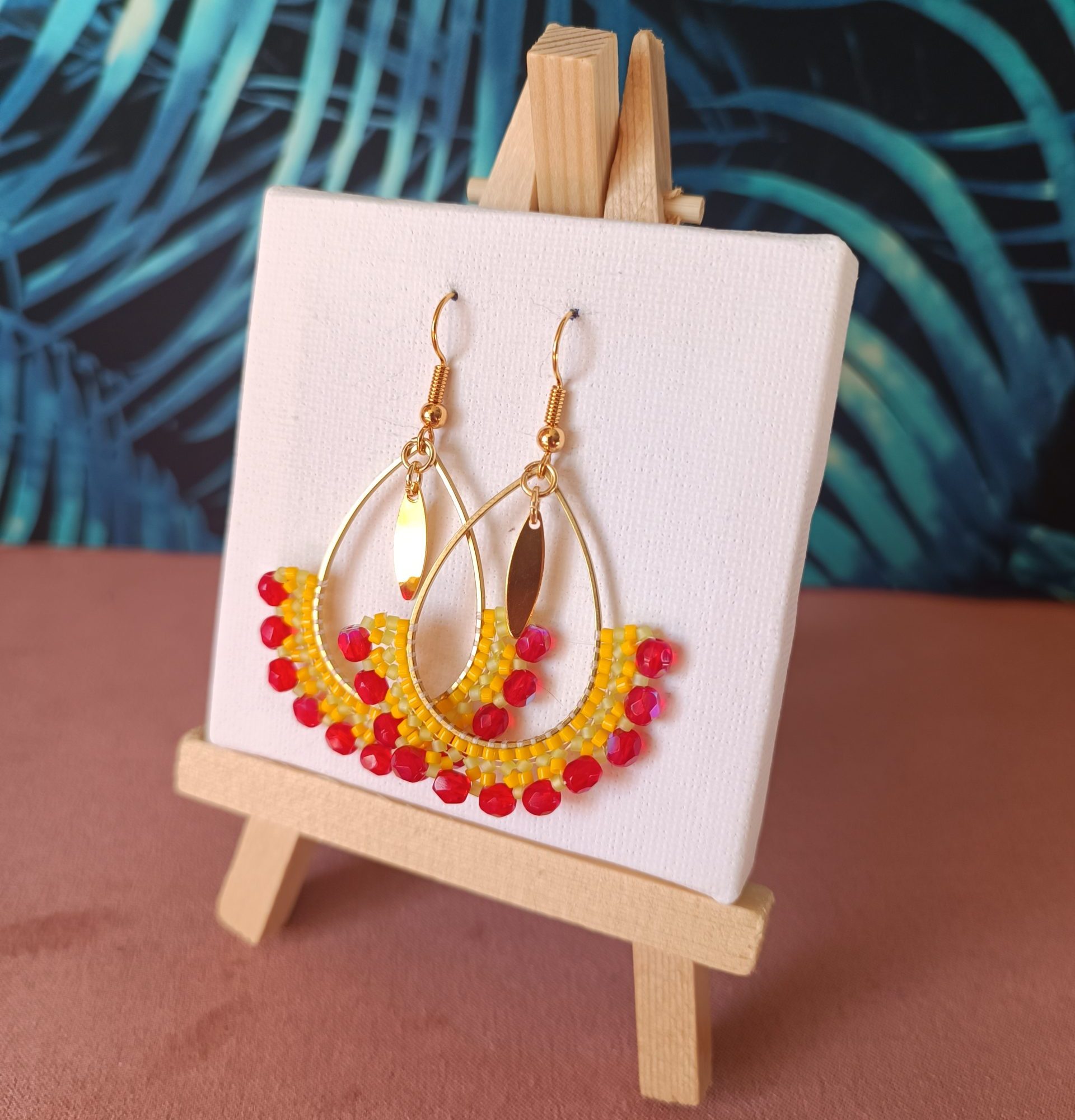 Boucles d'oreilles - Goutte dorée Jaune Vert et Rouge