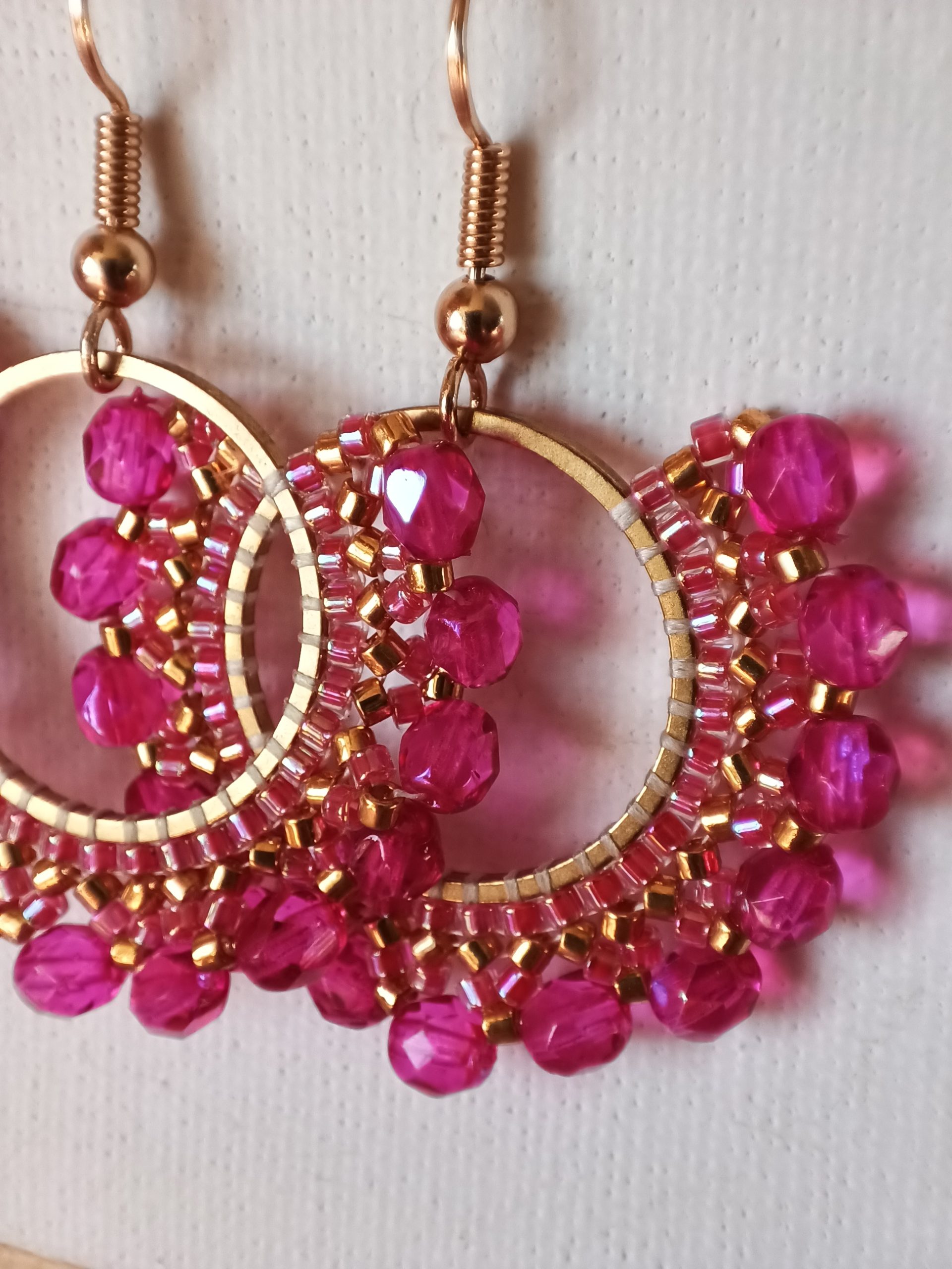 Boucles d’oreilles – Anneau 2cm rose et doré – Image 2