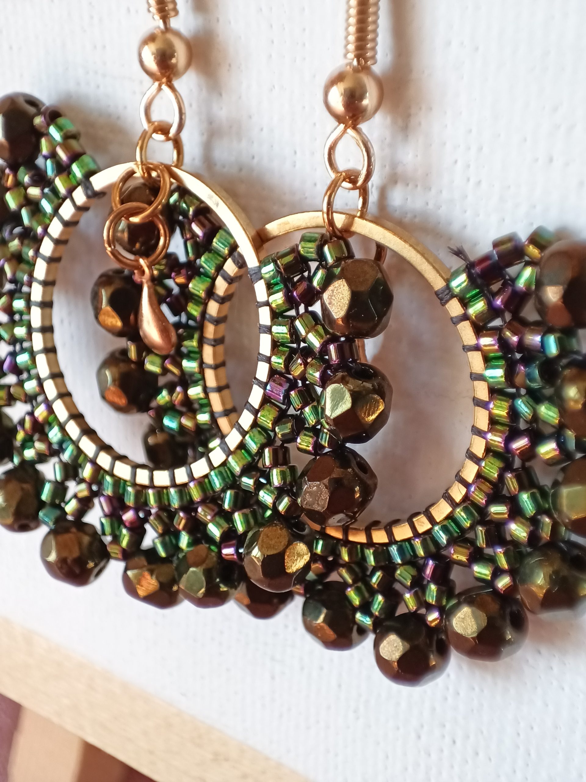 Boucles d’oreilles – Anneau 2cm Vert irisé et noir – Image 2
