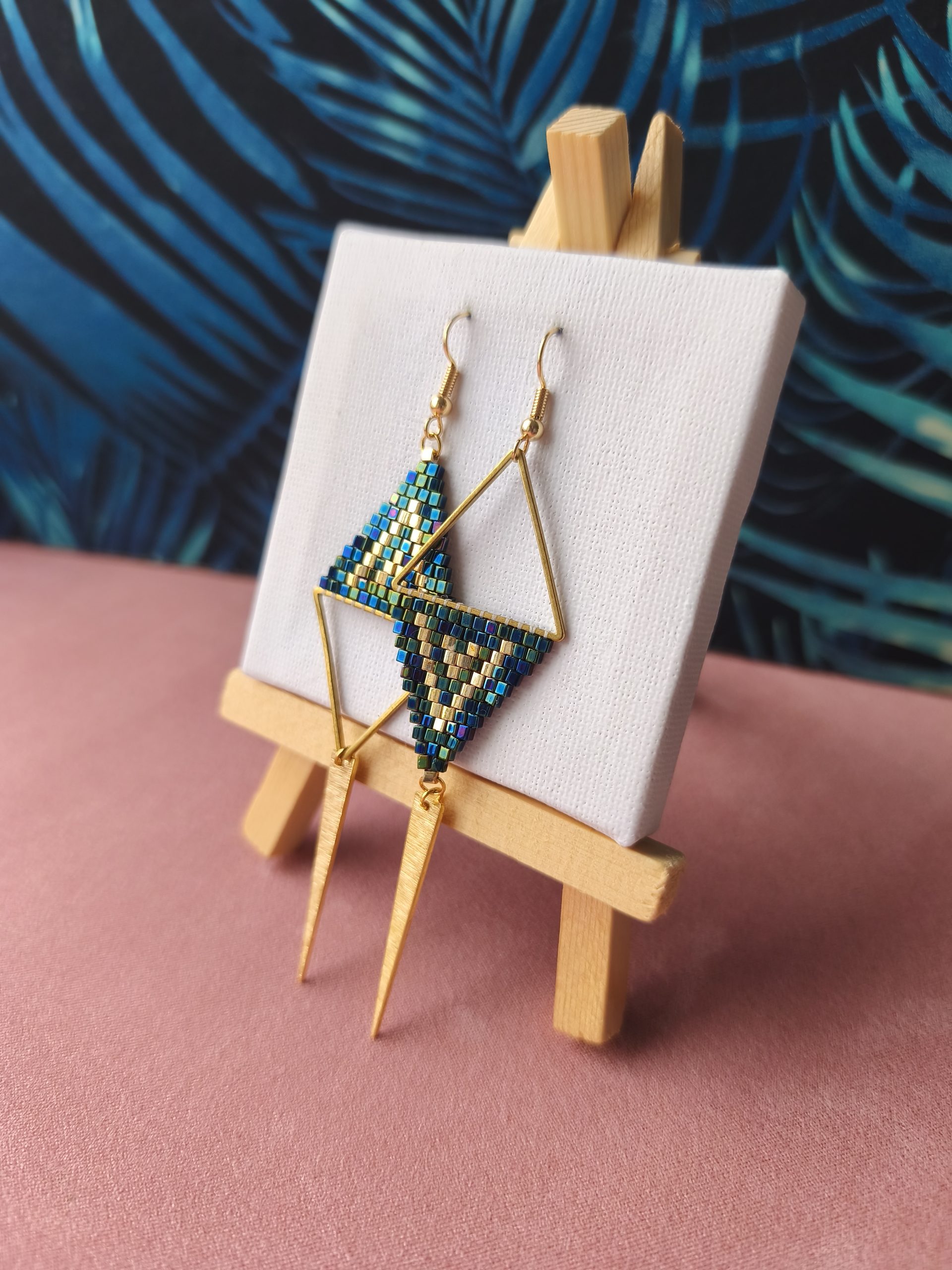 Boucles d'oreilles - Anneau triangle asymétrique Bleu brillant et doré