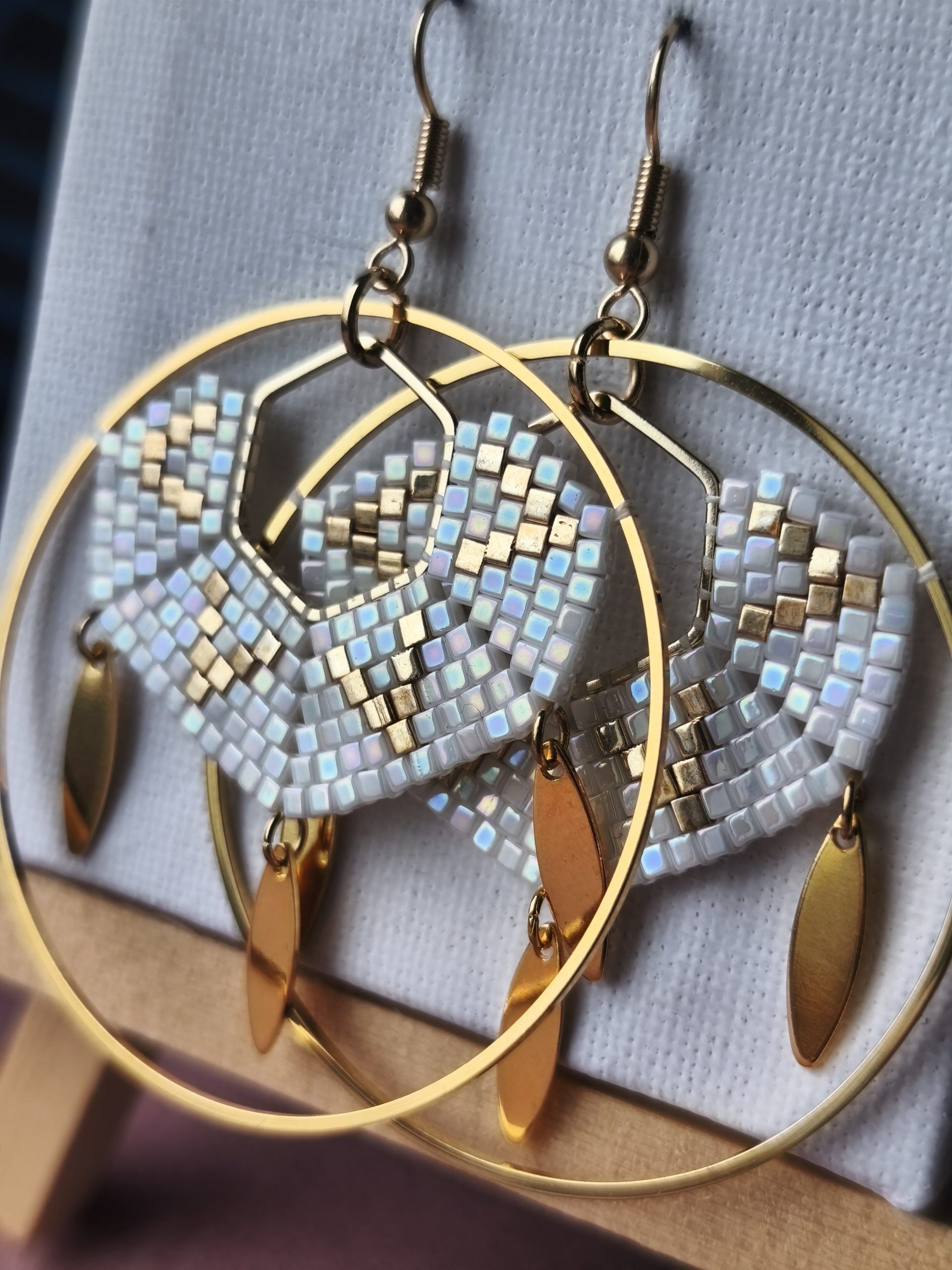 Boucles d’oreilles – Rond 5cm avec Hexagone blanc – Image 2