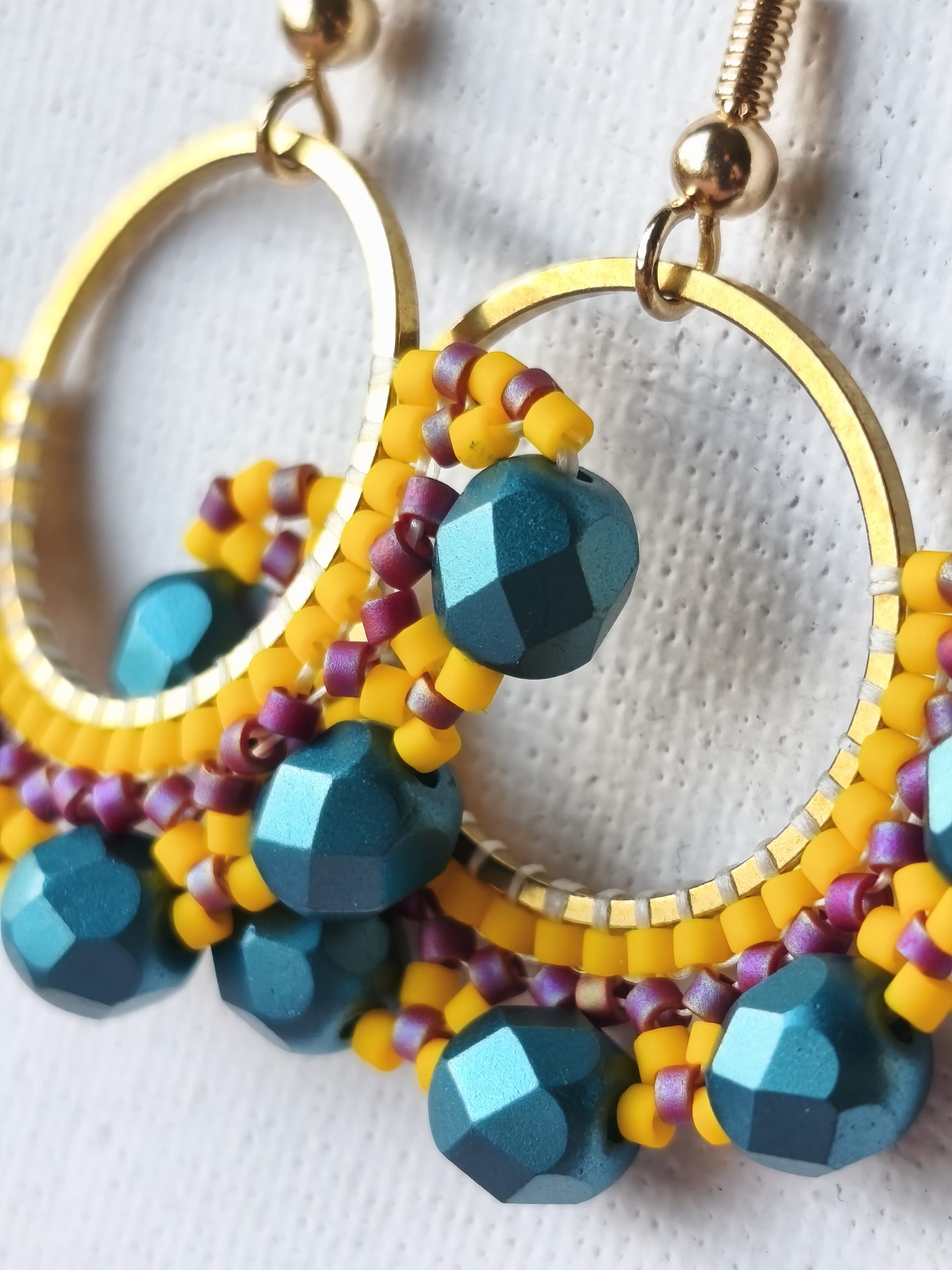 Boucles d’oreilles – Anneau 2cm doré jaune et bleu canard – Image 2