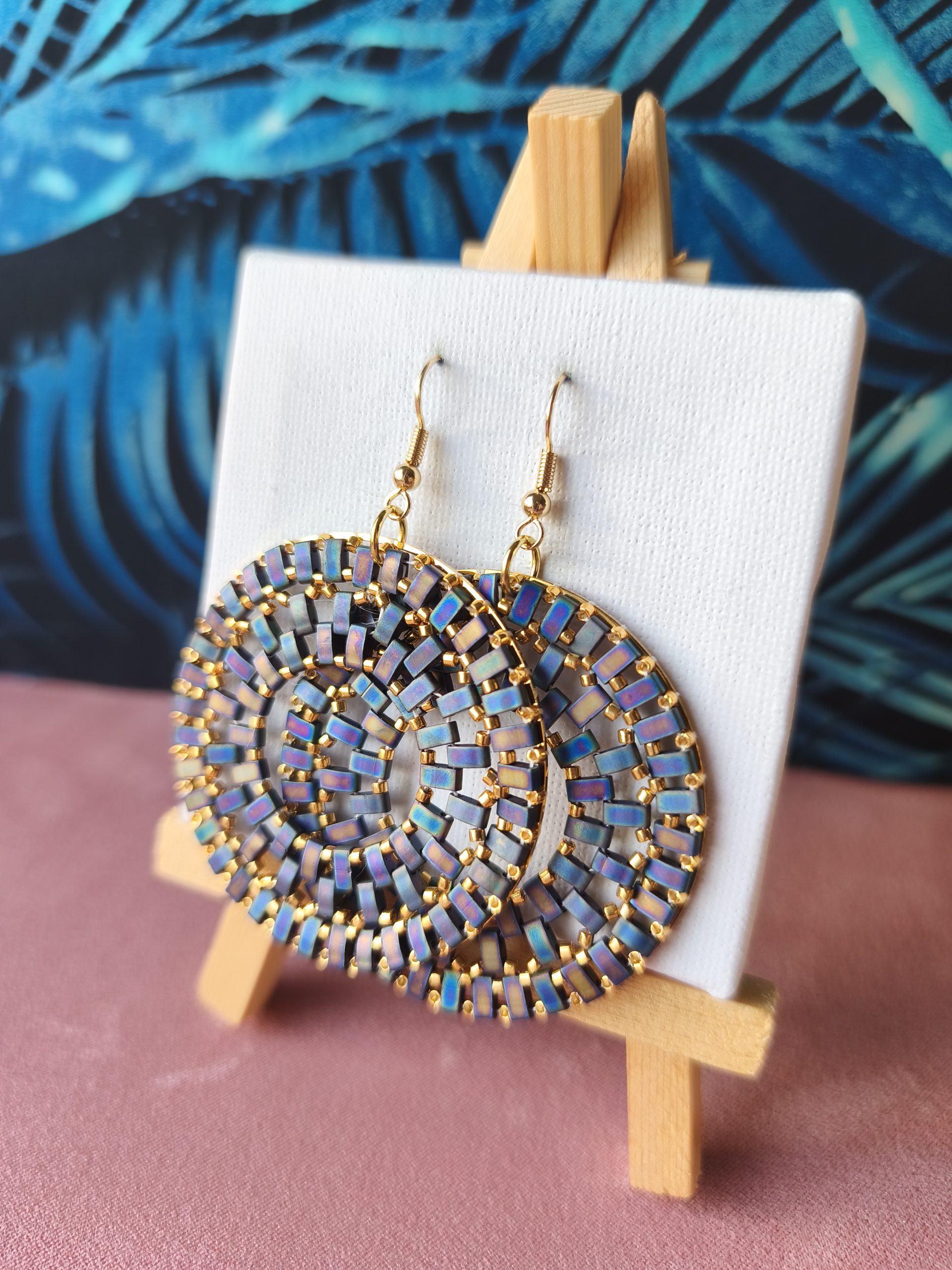 Boucles d’oreilles – Anneau 5cm bleu violet métallisé givré