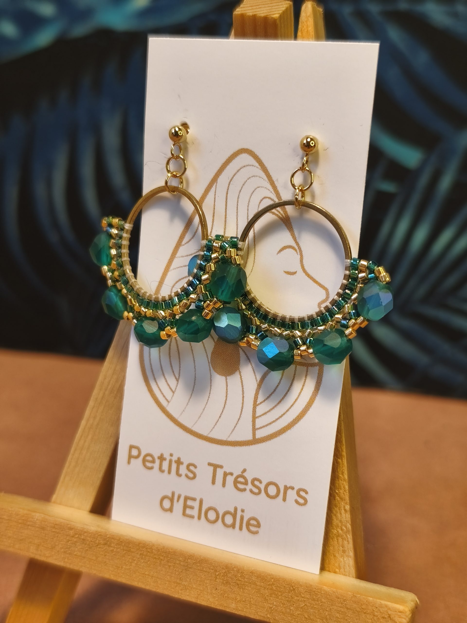 Boucles d’oreilles – Anneau 2cm doré et vert émeraude