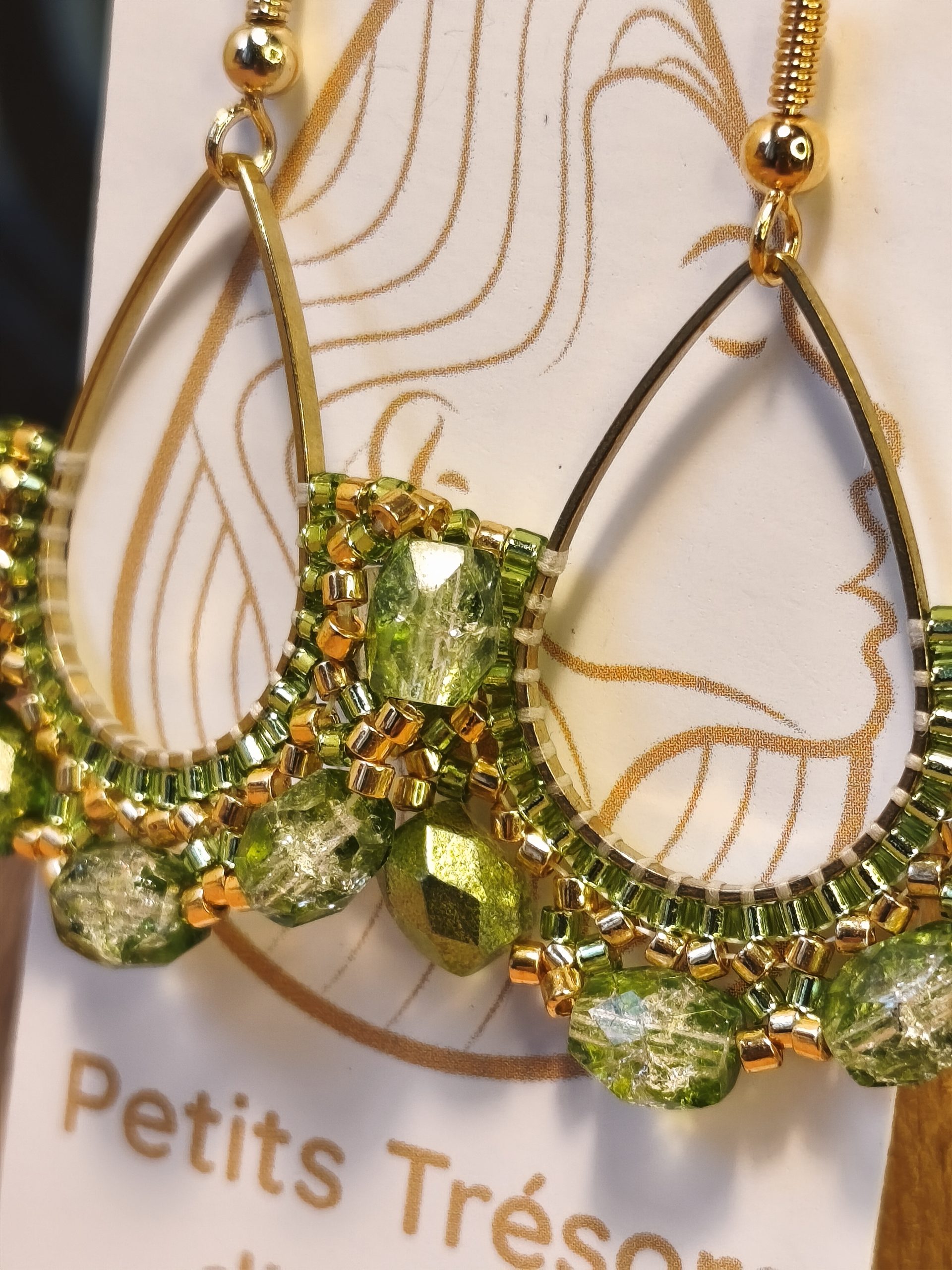 Boucles d'oreilles - Goutte dorée – Image 2